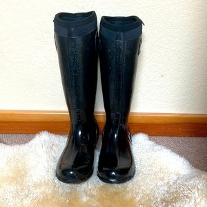 Bogs Rider Embossed Insulated Boots- Black with paisley pattern